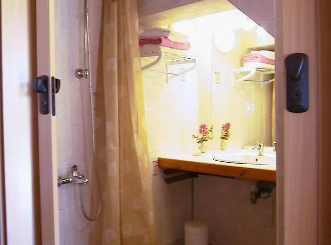 Pensionat La Glycine 3*